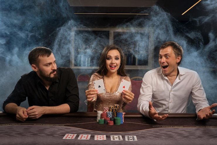 Multiple camera angles of a baccarat hand dealt live at Hood vs Wolf on gigi togel